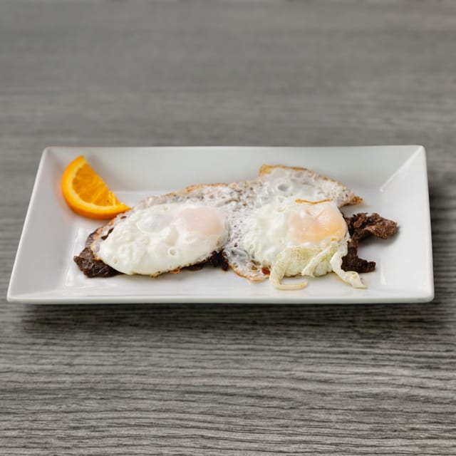 Bistec a Caballo Con Huevo Frito.