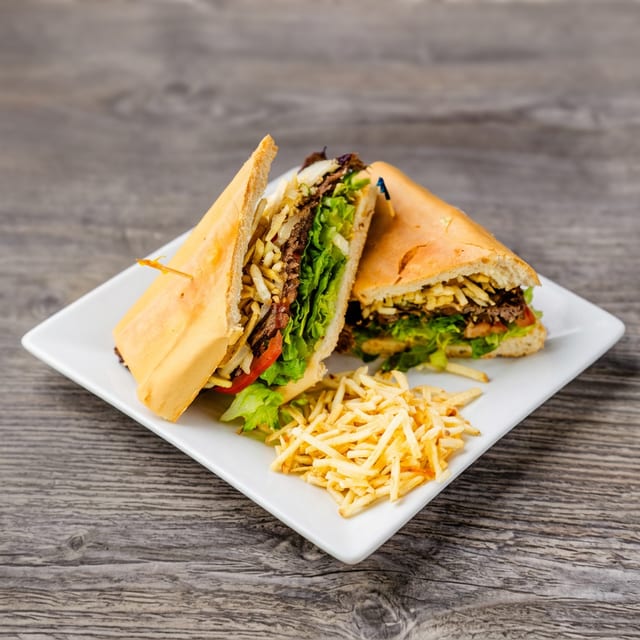 Pan Con Bistec.